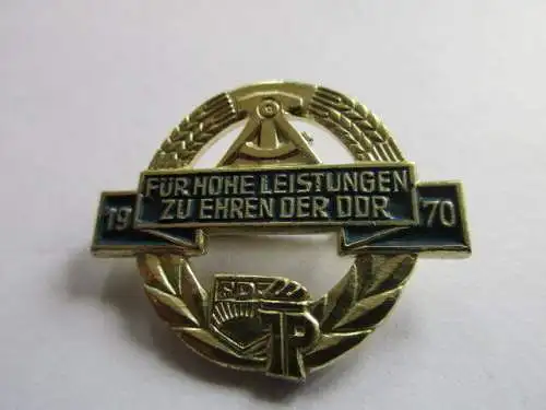 DDR Abzeichen für hohe Leistungen zu Ehren der DDR    1970