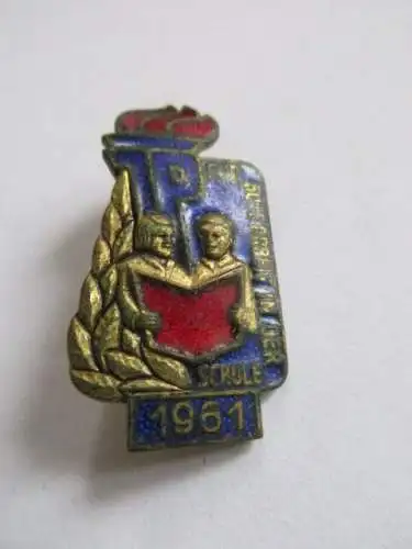 DDR Abzeichen fur gute Arbeit in der Schule  1961