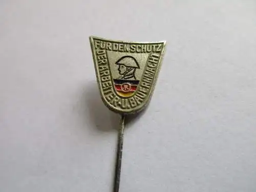 DDR Abzeichen  NVA  Reservistenabzeichen 1966-68   silber