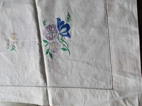 altes Ziertuch Leinen Wandtuch Tischtuch bunte Stickerei Hohlsaum