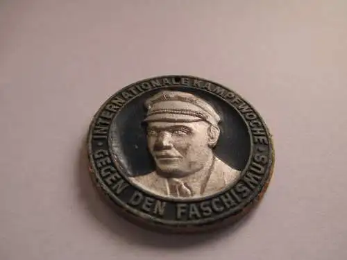 DDR - Abz. Plakette Internationale Kampfwoche Gegen den Faschismos  Pappe