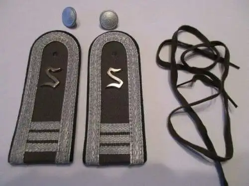 NVA 1 paar Schulterstücke Offiziersschüler 3 RD  Rückwärtiger Dienst  grün