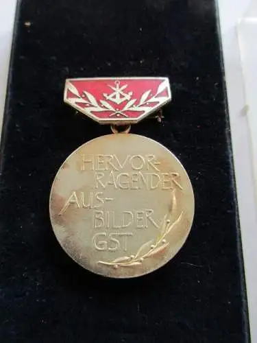 DDR  GST Hervorragender Ausbilder der GST silber emailiert RS erhaben 1969-1980