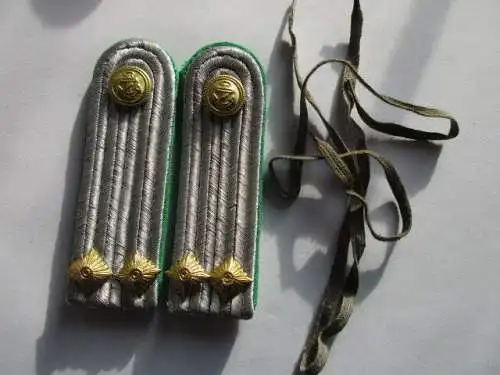 NVA 1 paar Schulterstücke Leutnant Grenzbrigade Küste  grün  GBK