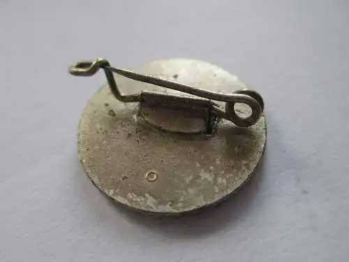 DDR   DRK  Treueabzeichen emailliert  Silber 20 Jahre  1972-82