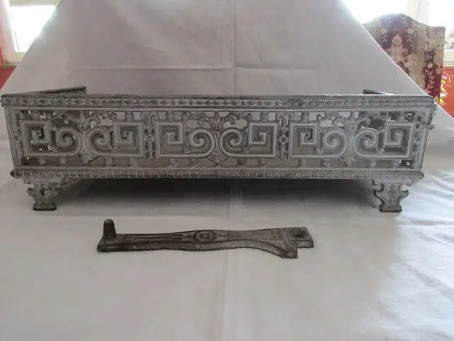 alter Aschefänger Ofenvorsetzer Ofenvorsatz Gusseisen Jugendstil Gründerzeit 0