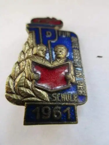 DDR Abzeichen für gute Arbeit in der Schule  1961