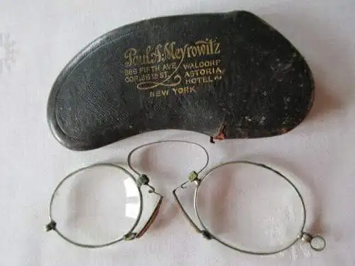 altes Brillenetui mit Brille Paul .A. Meyrowitz Walddorf Astoria New York