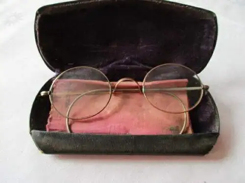 altes Brillenetui mit Brille Franklin & Co Opticians Washington ( 2)