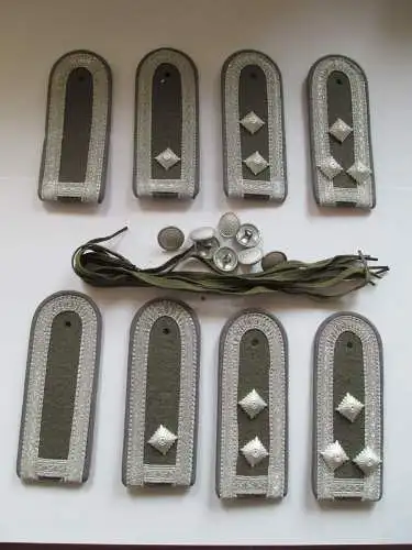 NVA  4 paar Schulterstücke Ufw-Stfw  Luftverteidigung  grau
