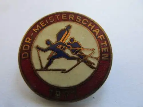 DDR Abzeichen Sport  DDR Meisterschaften 1971  emailliert