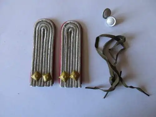 NVA 1 paar Schulterstücke Leutnant Panzer