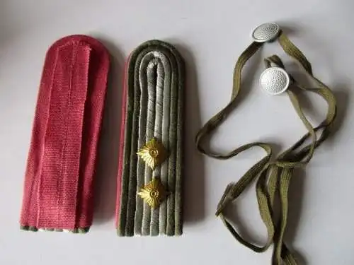 NVA 1 paar Schulterstücke  Fähnrich glatter Stoff  Panzer