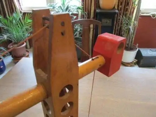Kran   Holz  der Firma nicht bekannt