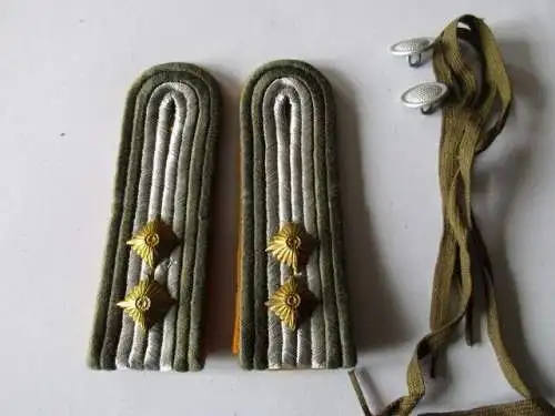 NVA 1 paar Schulterstücke Oberfähnrich gelb