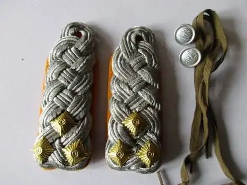 NVA 1 paar Schulterstücke Oberst gelb