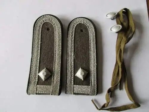 NVA 1 paar Schulterstücke Feldwebel Pioniere schwarz