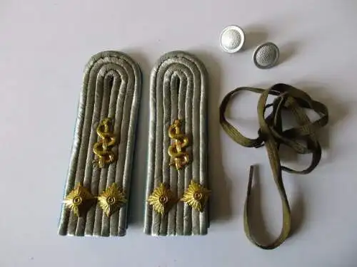 NVA 1 paar Schulterstücke Luftstreitkräfte Leutnant Arzt