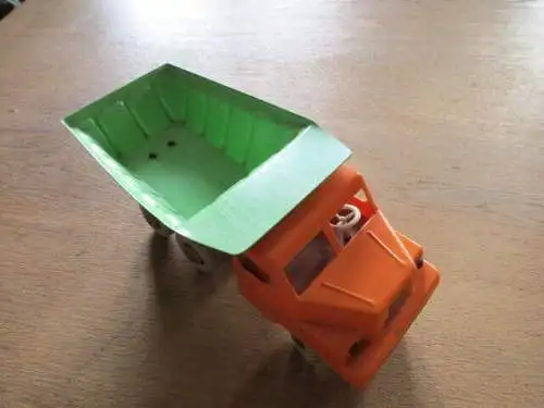 LKW mit Anhänger  der Firma Th . Luthardt