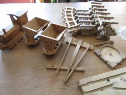 Loren Bahn Dressel 1950 mit Schienen und Weichen Holz FWF  Fröbel / Werdau