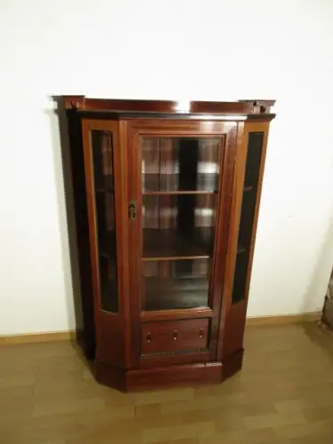 Vitrine Schrank  Jugendstil um 1910 Nussbaum
