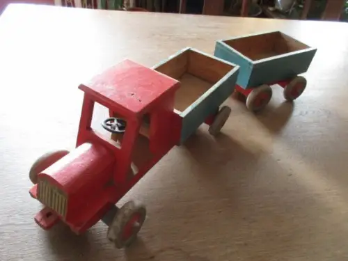 LKW mit Hänger  der Firma