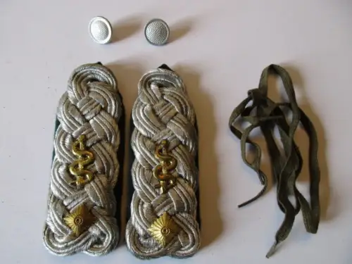 NVA 1 paar Schulterstücke  Rückwärtiger Dienst RD Major  Arzt