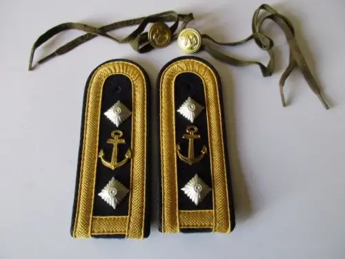 NVA 1 paar Schulterstücke  Volksmarine Obermeister Küstendienst  Laufbahn
