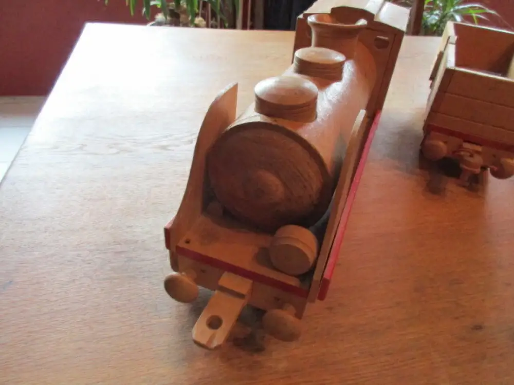  DDR Holzeisenbahn Bahn  ca. 140 cm lang 1