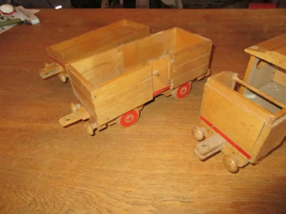  DDR Holzeisenbahn Bahn  ca. 140 cm lang 4