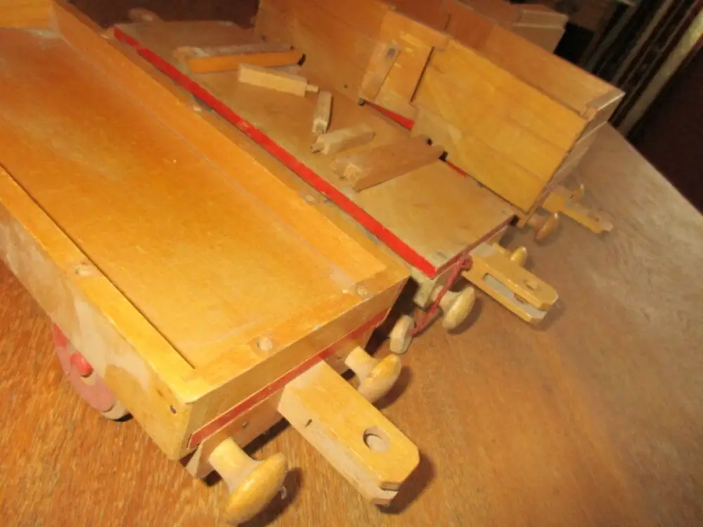  DDR Holzeisenbahn Bahn  ca. 140 cm lang 6