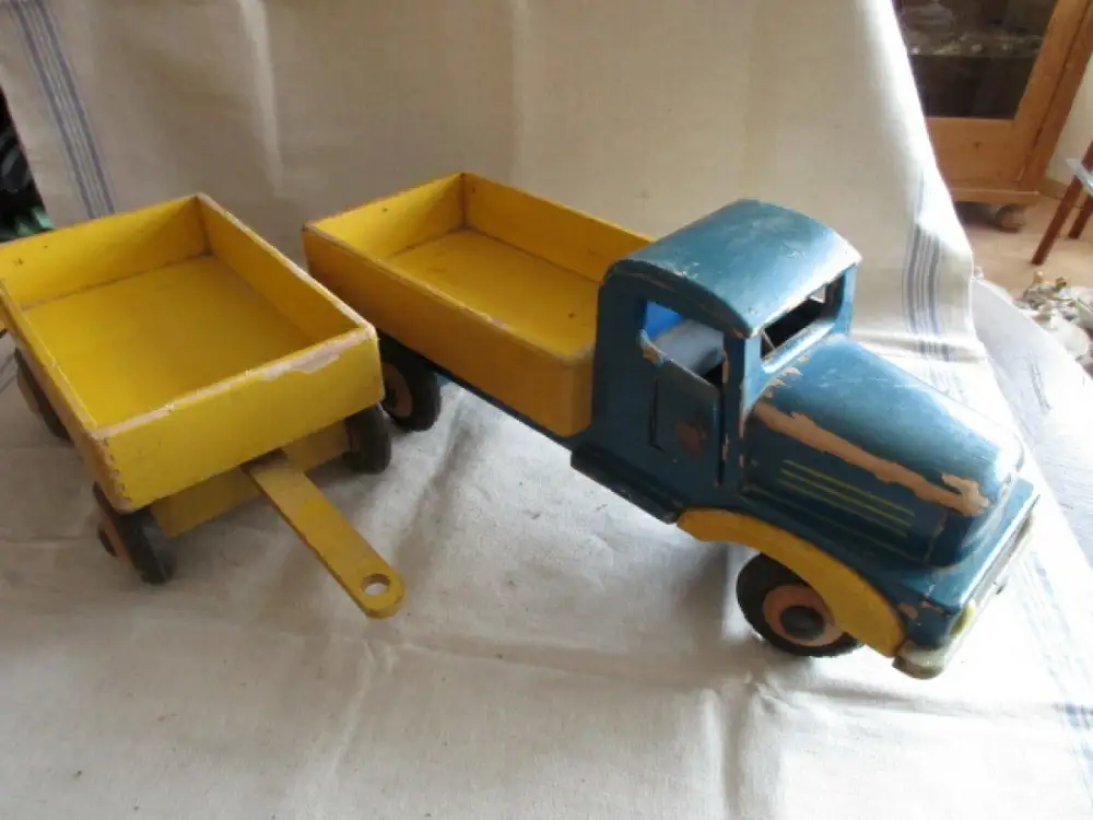  LKW mit Anhänger Holzauto der Firma HUSSA 0