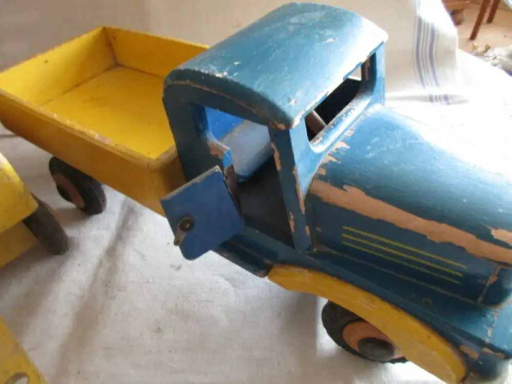  LKW mit Anhänger Holzauto der Firma HUSSA 2