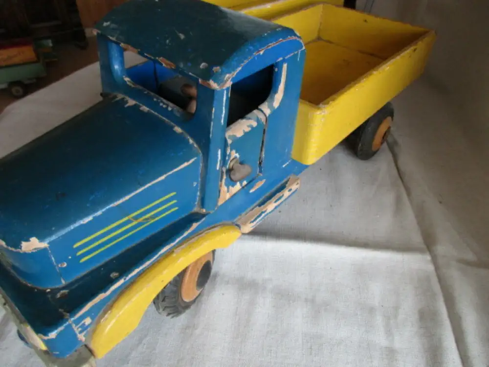  LKW mit Anhänger Holzauto der Firma HUSSA 3