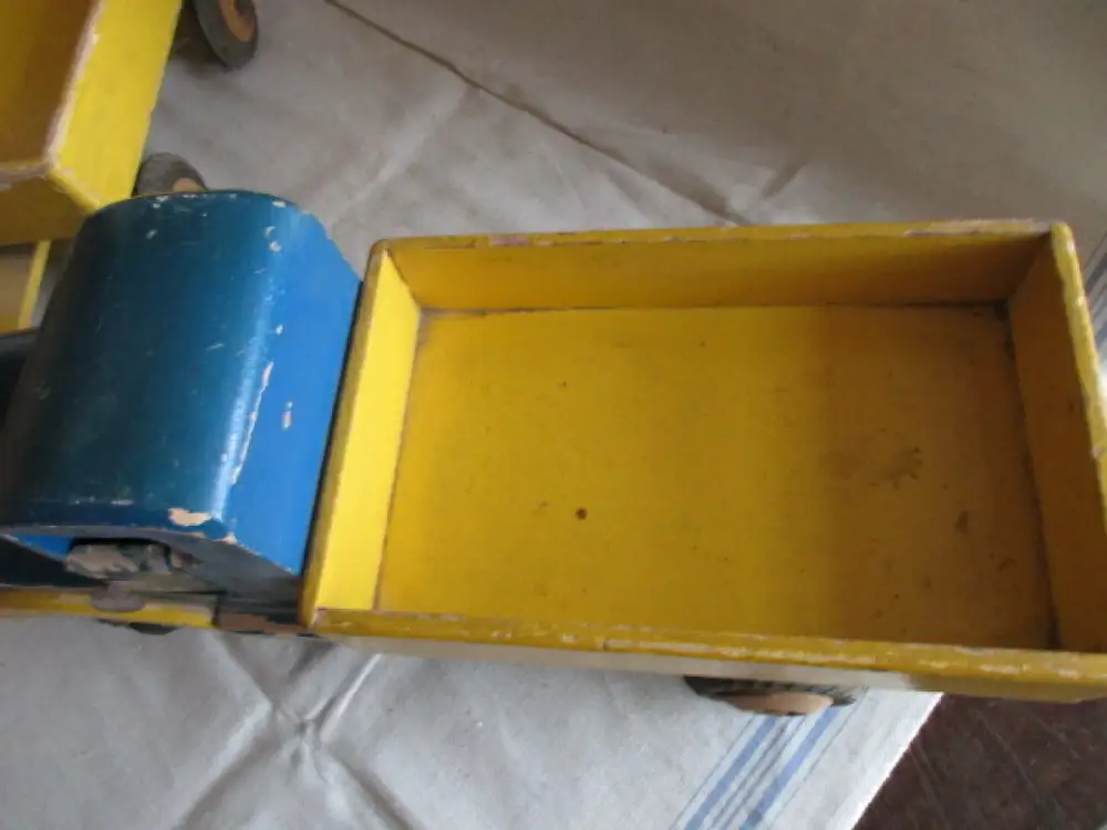  LKW mit Anhänger Holzauto der Firma HUSSA 5