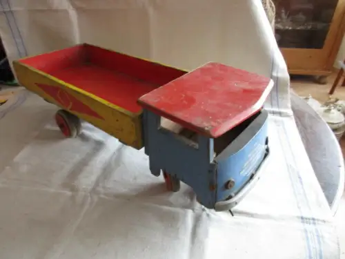  LKW  Holzauto 