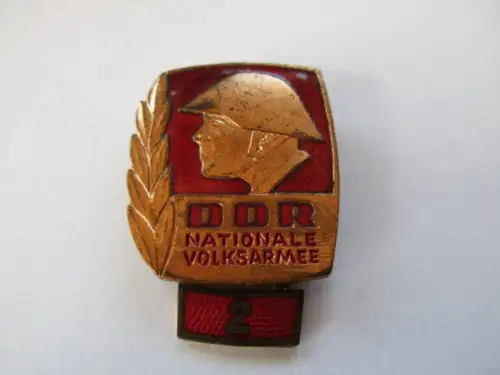 DDR  NVA  Bestenabzeichen Stufe 2 emailliert