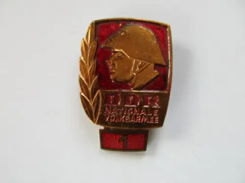 DDR  NVA  Bestenabzeichen Stufe 1 emailliert