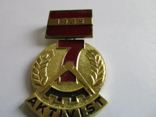 DDR Abz. Aktivist des Siebenjahrplans  1965   mit Schachtel