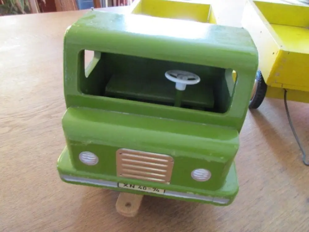 Holz LKW  mit Anhänger 1