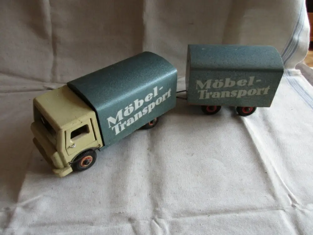 Möbeltransport mit Anhänger LKW Holzauto der Firma Wolfi 0