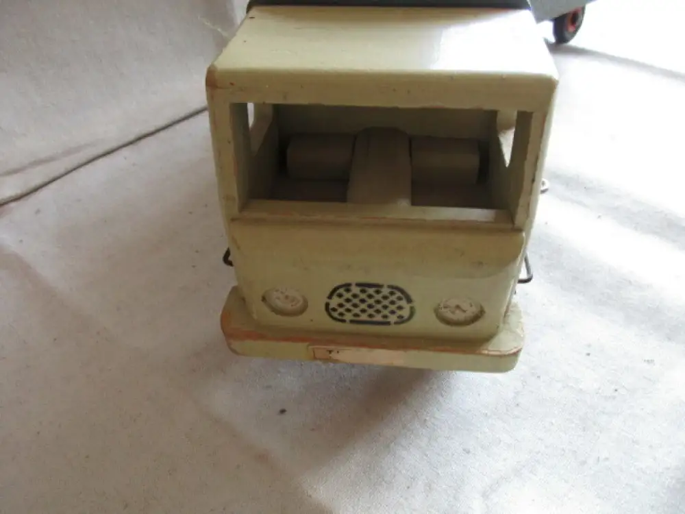 Möbeltransport mit Anhänger LKW Holzauto der Firma Wolfi 1