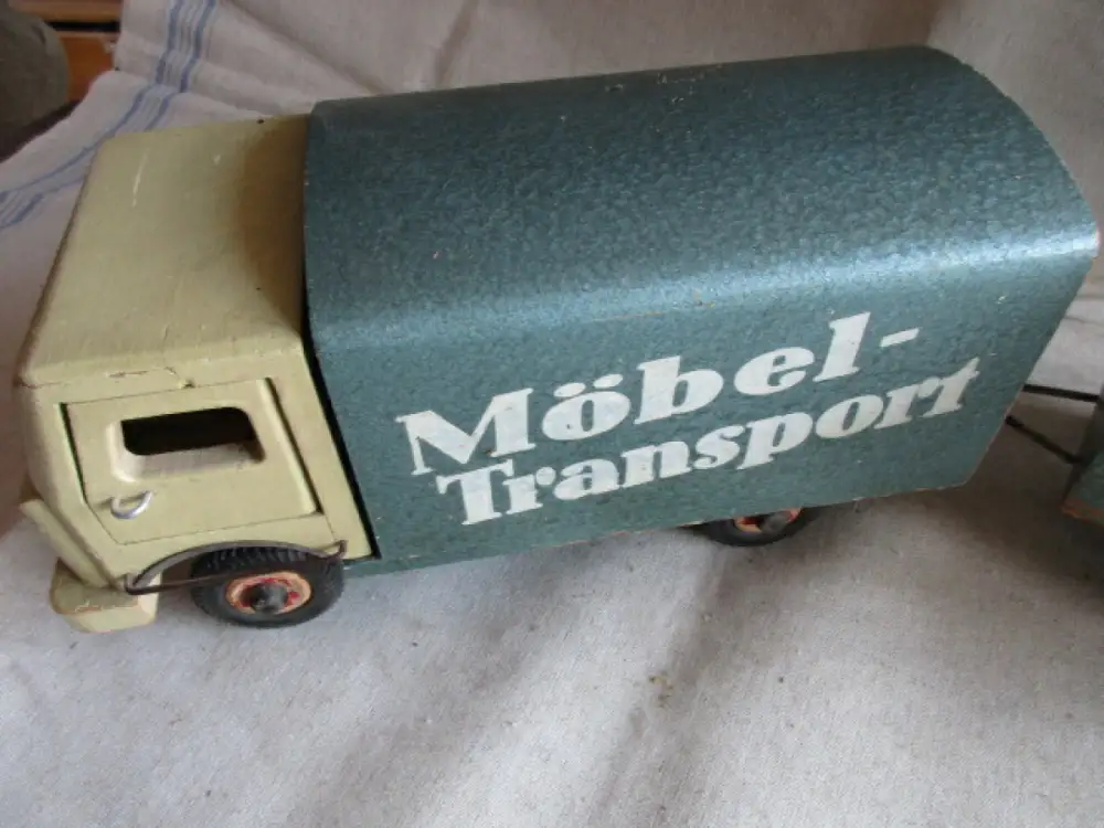 Möbeltransport mit Anhänger LKW Holzauto der Firma Wolfi 2