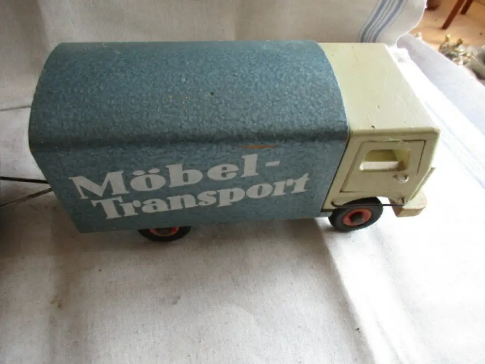 Möbeltransport mit Anhänger LKW Holzauto der Firma Wolfi 4