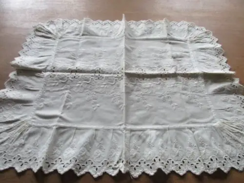 alte Tischdeckchen Mitteldecke   70 x 60 cm