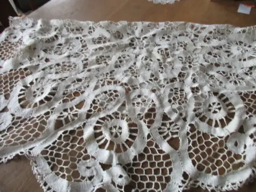 alte Tischdecke  Mitteldecke  Handarbeit  122 cm