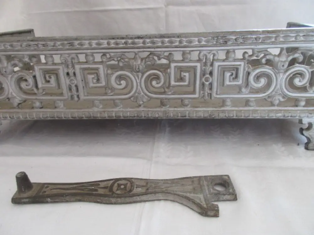 alter Aschefänger Ofenvorsetzer Ofenvorsatz Gusseisen Jugendstil Gründerzeit 1