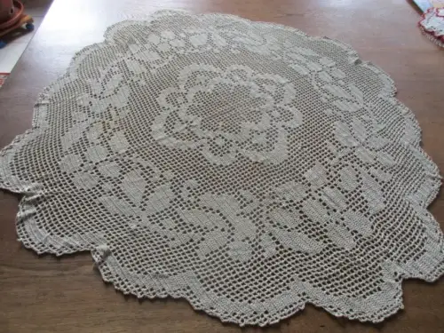 altes Tischdeckchen Mitteldecke rund Handarbeit  ( 8 )  80 cm