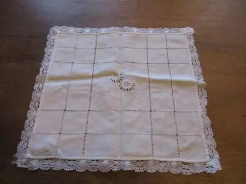 schöne alte   Tischdecke   Ø  31 cm x 31 cm  (  31  )