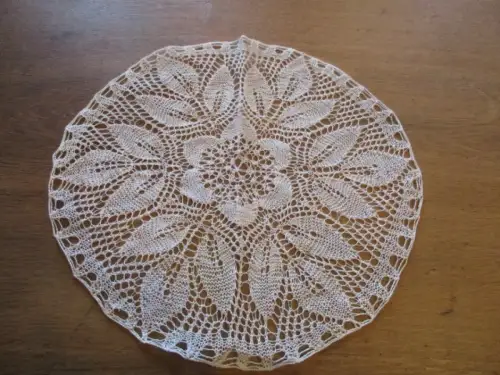 schöne alte   Tischdecke   Ø  30 cm  x  30 cm (  44  )